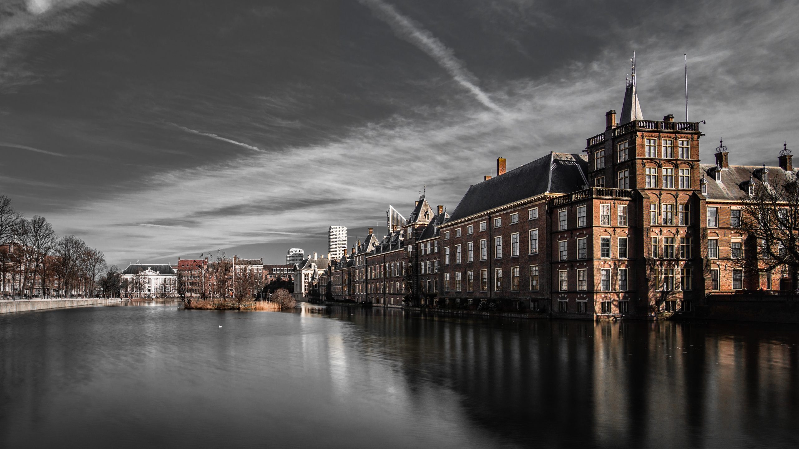 michael-fousert-QU79K5RdEdA-unsplash